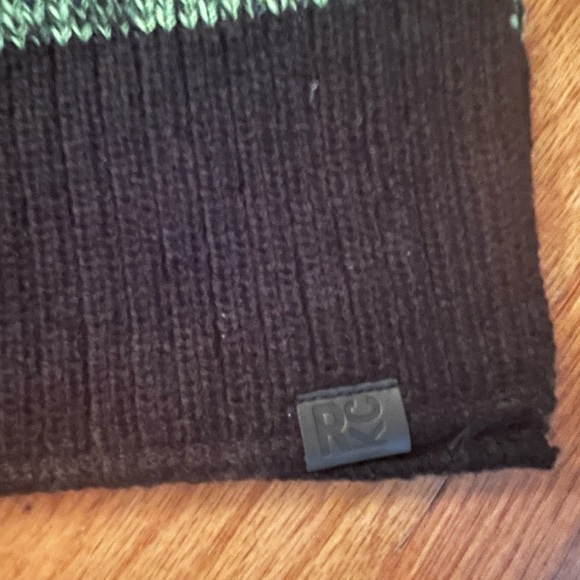 Kenneth Cole Reaction Hat and Scarf set brand new! - Picture 7 of 9